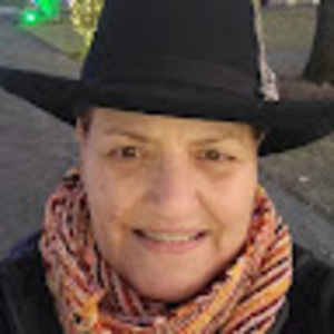 Meet your Posher, Elisa